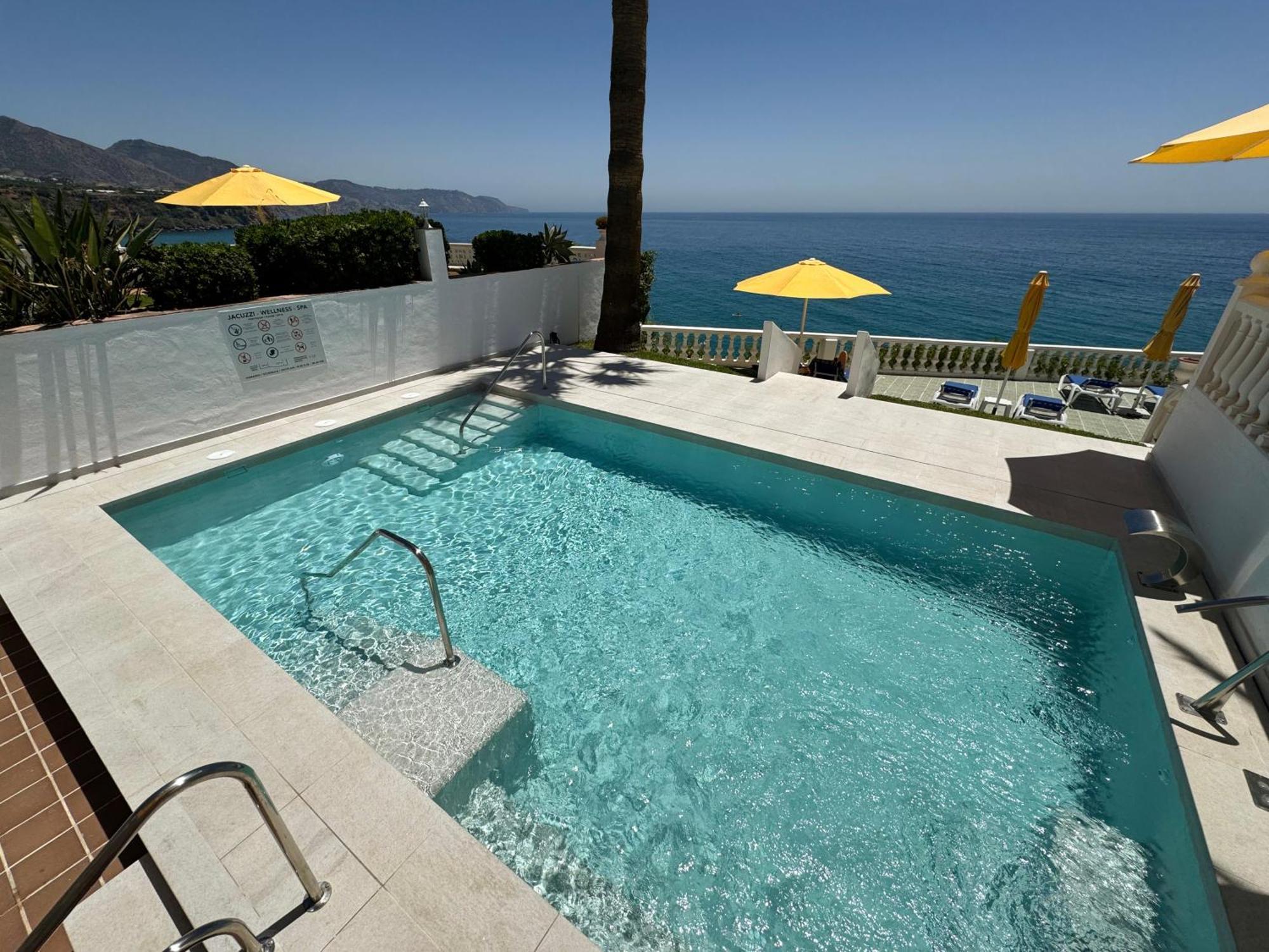 Hotel Paraiso Del Mar Nerja Dış mekan fotoğraf