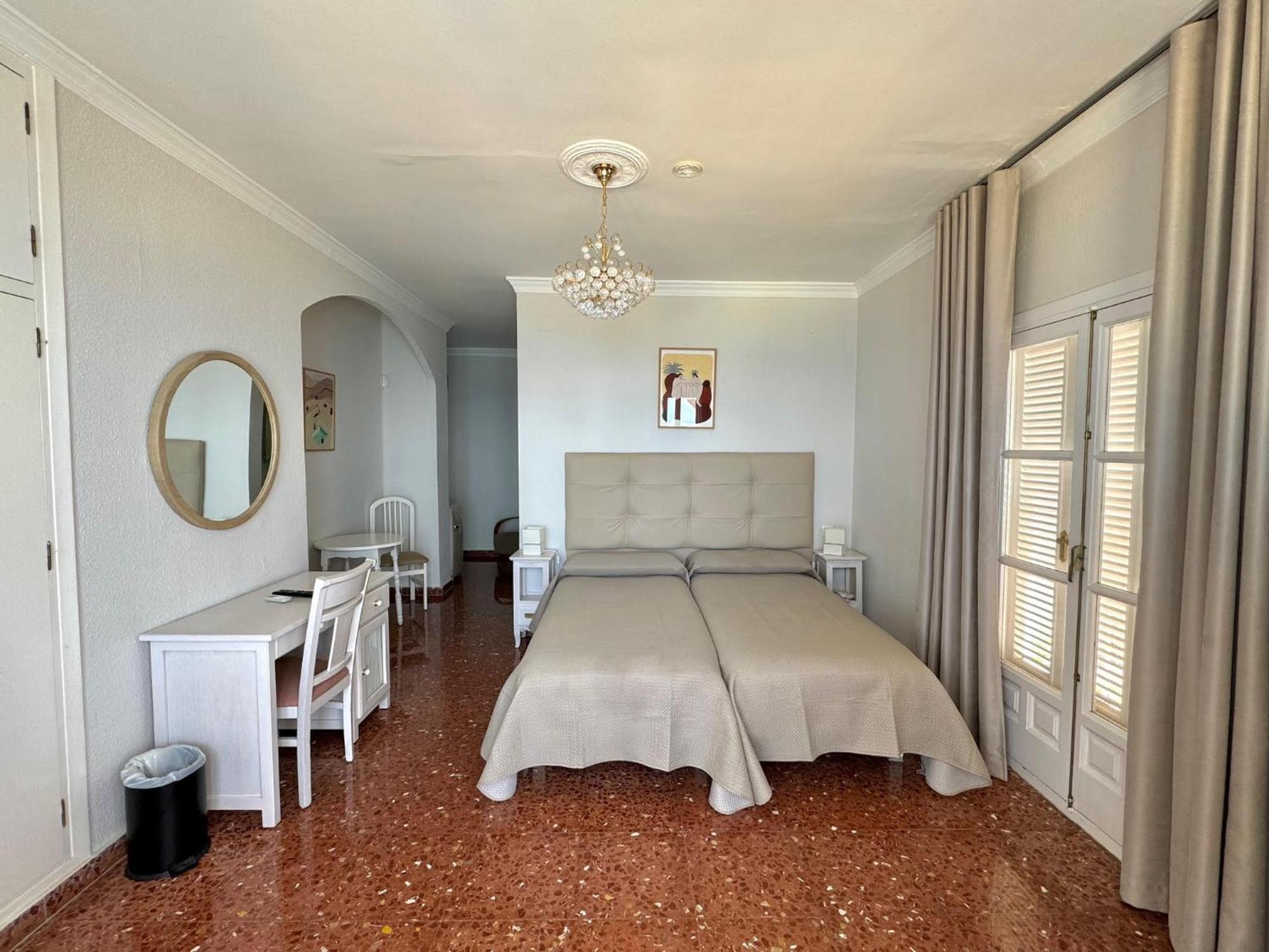 Hotel Paraiso Del Mar Nerja Oda fotoğraf