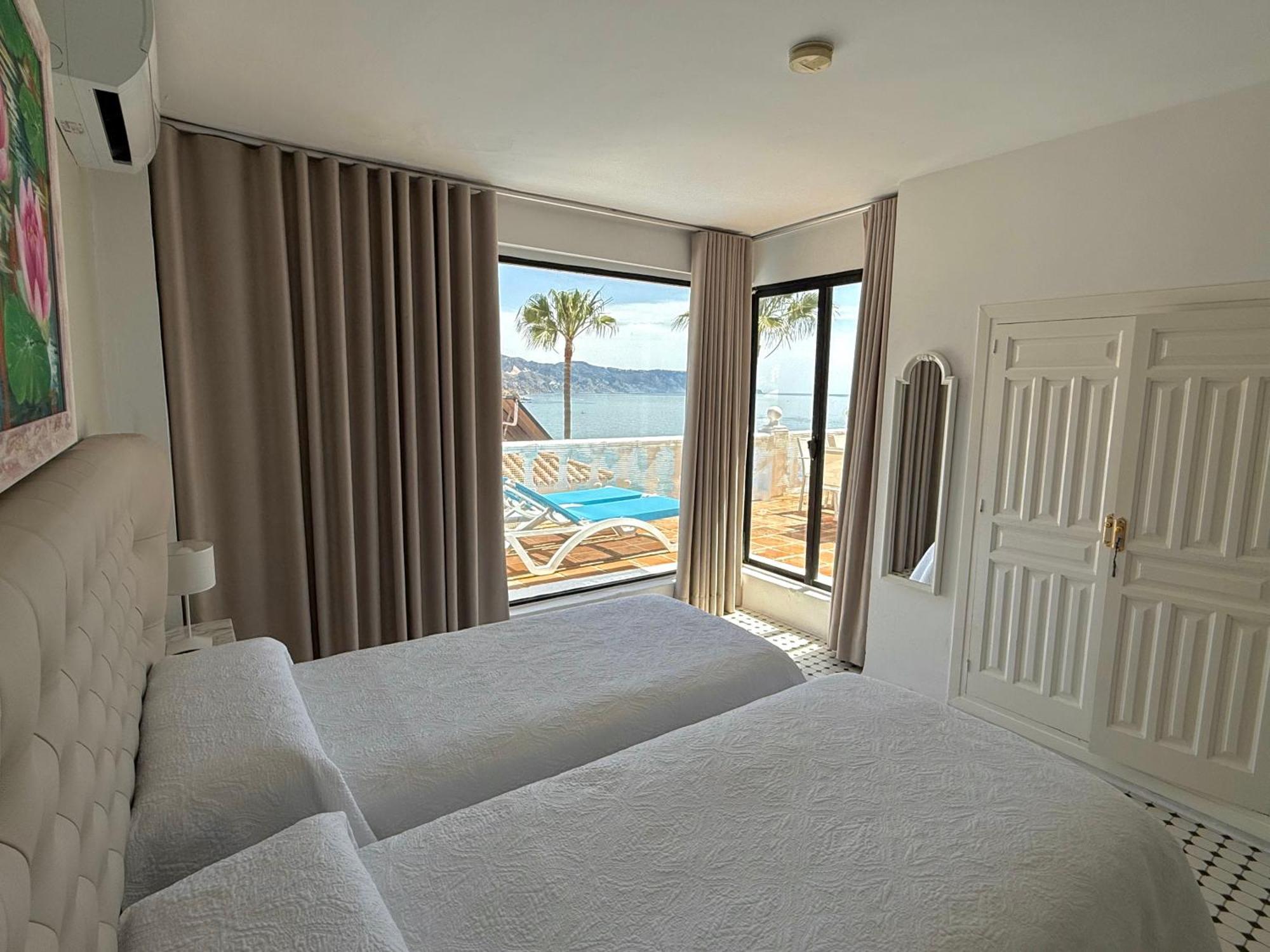 Hotel Paraiso Del Mar Nerja Oda fotoğraf